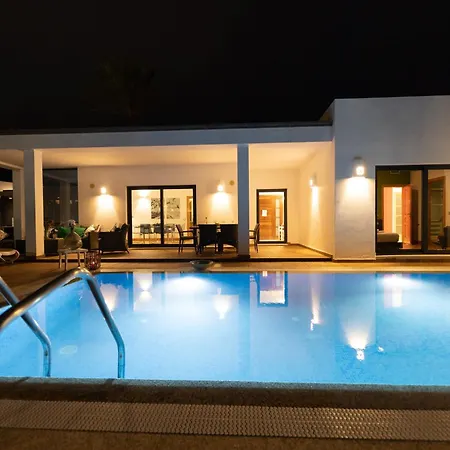 Mamma Mia Pool Heat Private & Jacuzzi Villa *