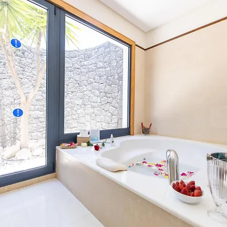 Mamma Mia Pool Heat Private & Jacuzzi Villa